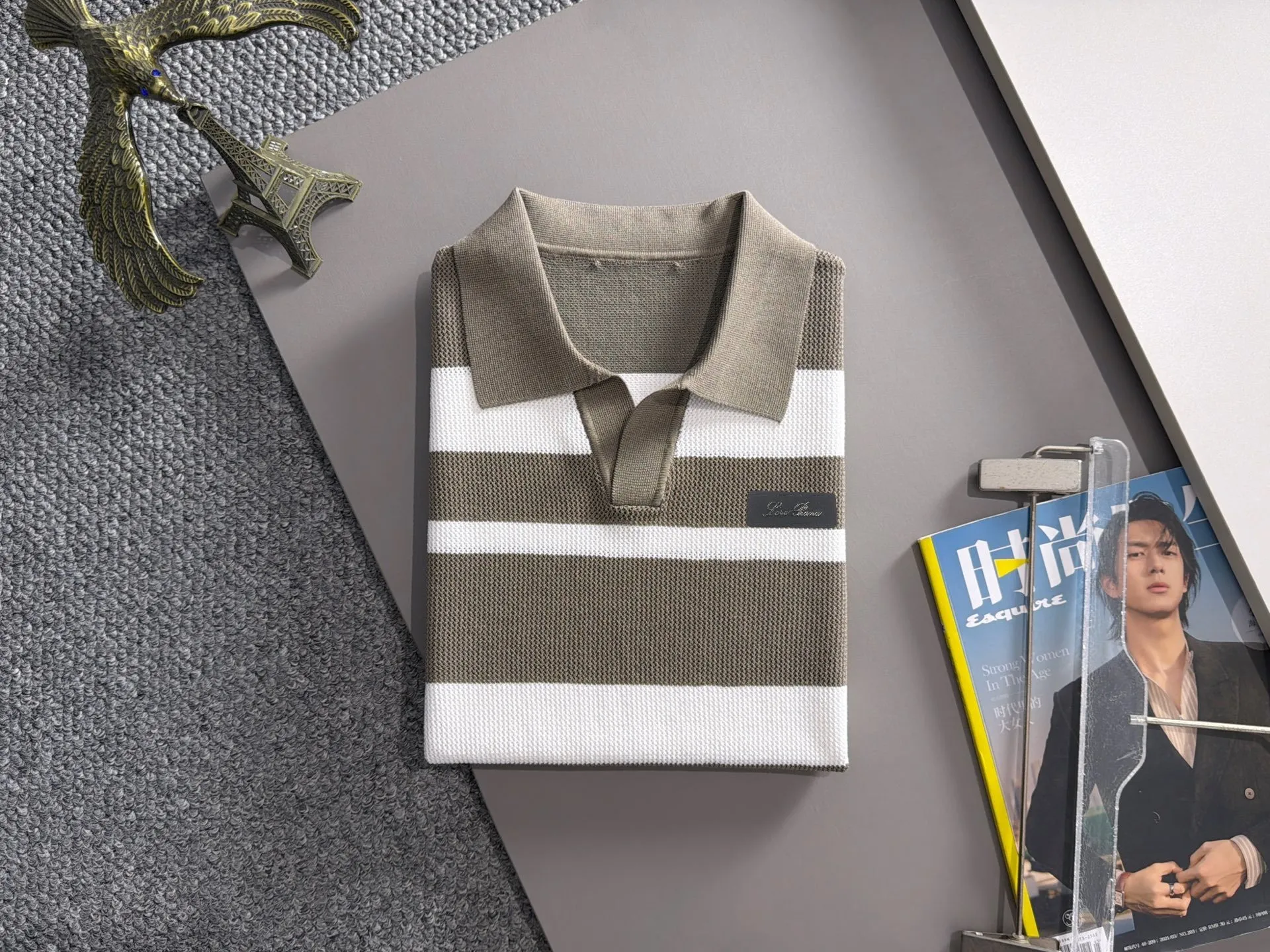 LP high quality 26ss New Arrival men's knitted short-sleeved T-shirt is made of combed cotton yarn knitted cotton fabric, no pressure when entering and exiting the counter. Exclusive control of raw materials. It feels substantial when weighed, and the upper body is more textured than ordinary T-shirts. This texture can cope with the weather easily and is suitable for both hot and cold! Designed for a loose fit. Size: M to 3XL